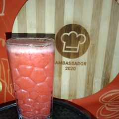A picture of Strawberry Lemonade Fizz.