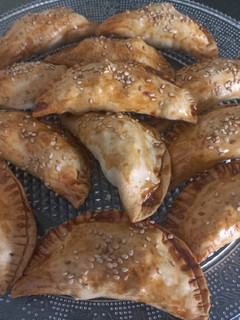 Una foto de Empanadillas de manzana, arándanos y nueces