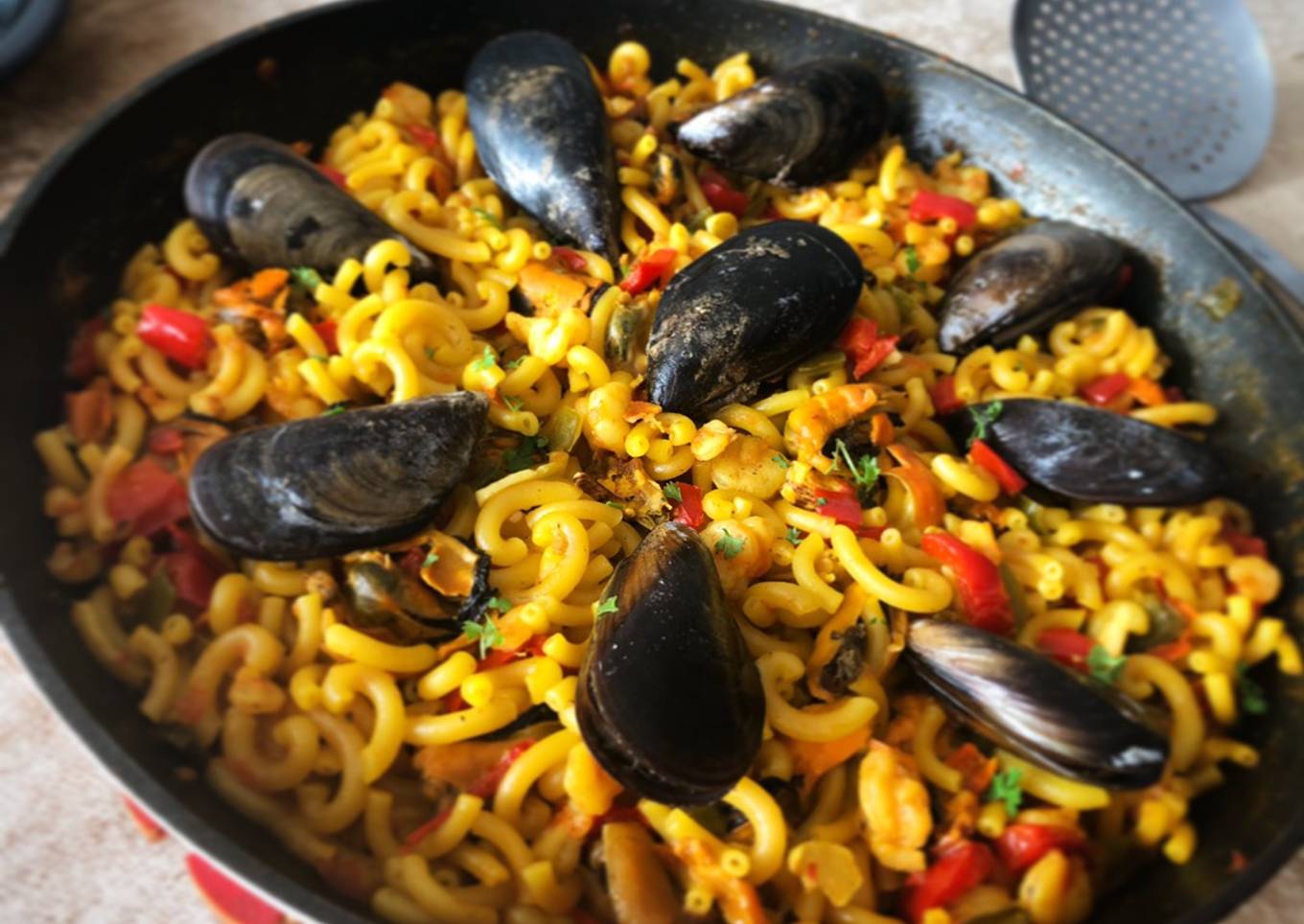 Fideuá de mejillon y gambitas