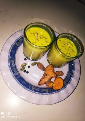 टर्मरिक लेटे रेसिपी मुख्य फोटो