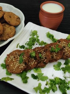 બાજરી કોથમીર ના વડા (Bajri Kothmir Vada Recipe In Gujarati) રેસીપી મુખ્ય ફોટો