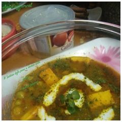 A picture of #Indian style peas n cheese with gravy#post56th.