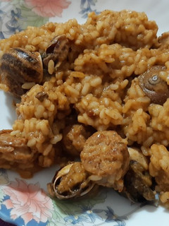 Una foto de Arroz con butifarra y caracoles (aprovechamiento)