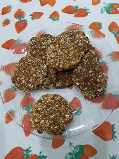Una foto de Galletas fit sin azúcar con avena, plátano, vainilla y cacahuete