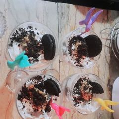 A picture of Oreo cups.