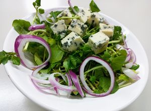 Una foto de Ensalada de Berro y Queso Azul