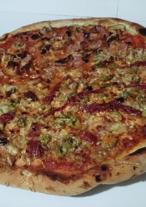 Foto principal de Pizza casera (mitad marinera, mitad jamón y champiñones)