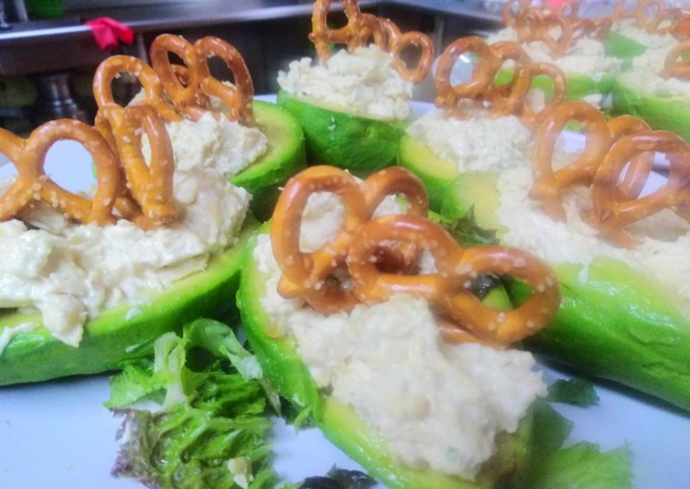 Aguacates rellenos de palmito