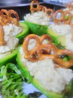 Una foto de Aguacates rellenos de palmito