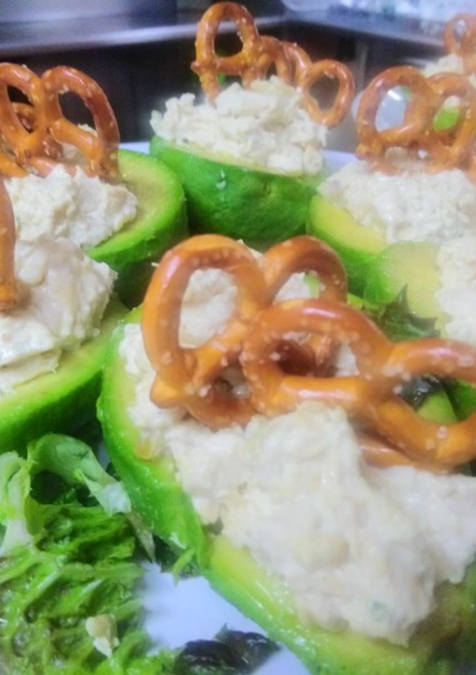 Una foto de Aguacates rellenos de palmito