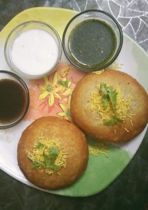 A picture of Pyaz kachori.
