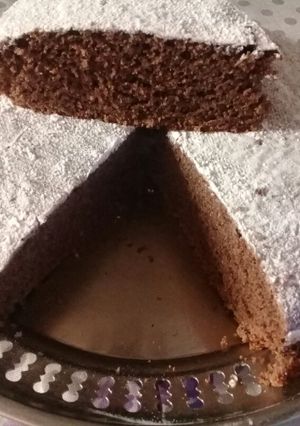 Una foto de Torta de chocolate sin huevo fácil y rica....🍰😄