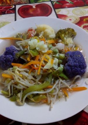 Una foto de Sopa de verduras (no tan sopa)