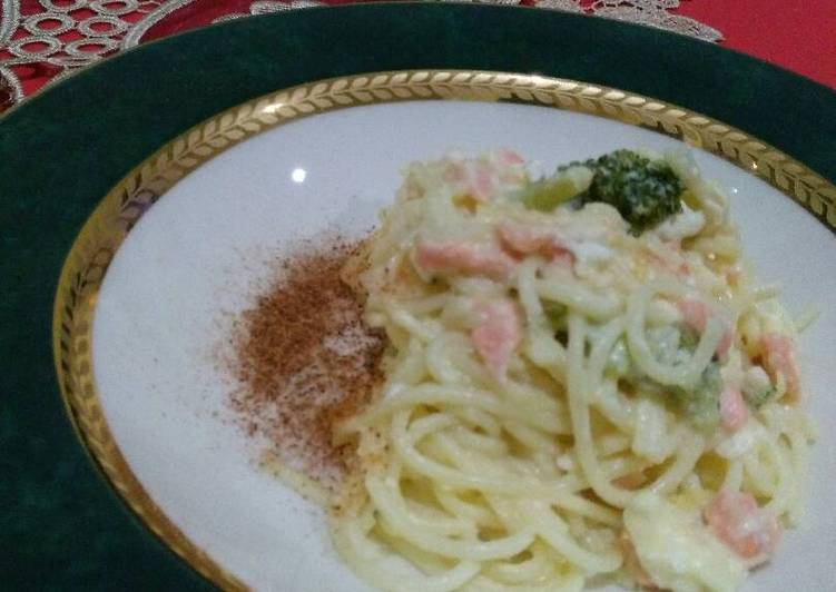 Resep Spaghetti Salmon Carbonara super mudah! yang Lezat