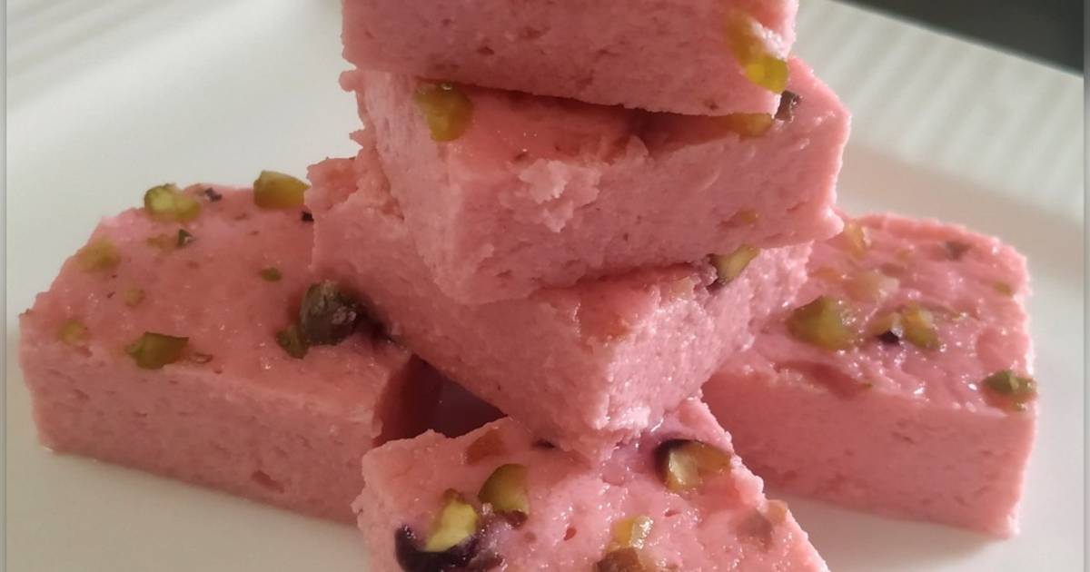 "Strawberry ice-cream Sandesh" Recipe by Suhita Rana Chowdhury👩‍🍳 - Cookpad