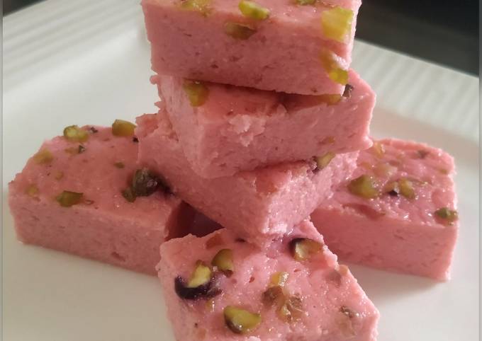 How to Prepare Homemade &amp;#34;Strawberry ice-cream Sandesh&amp;#34;