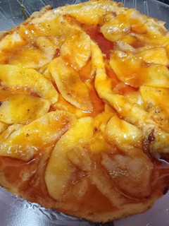 Una foto de PANQUEQUE DE MANZANA CON HARINA DE AVENA Y CARAMELO.🍎🍎🍎🍎🥰😍🤭🤭🤭