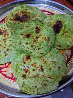 पालक पराठा(palak paratha recipe in hindi) रेसिपी मुख्य फोटो