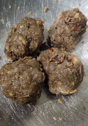 A picture of Jaggery churma ladoo.