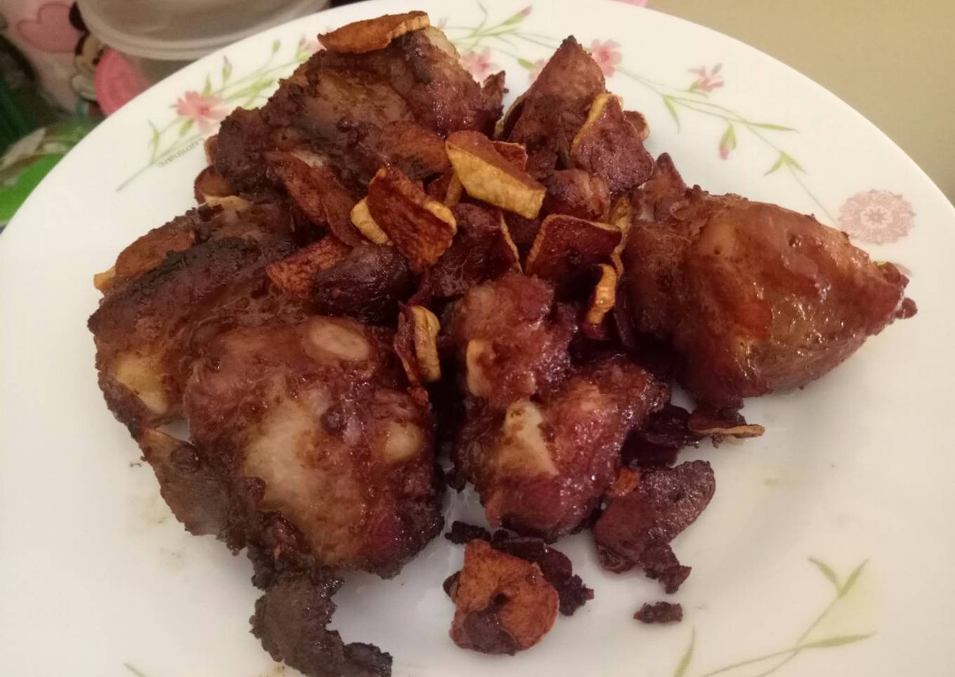 Iga babi goreng bawang putih