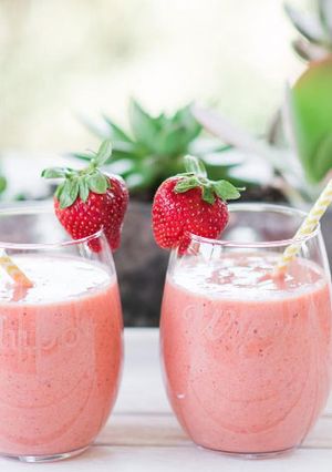 Una foto de Batido o smoothie de fresa natural