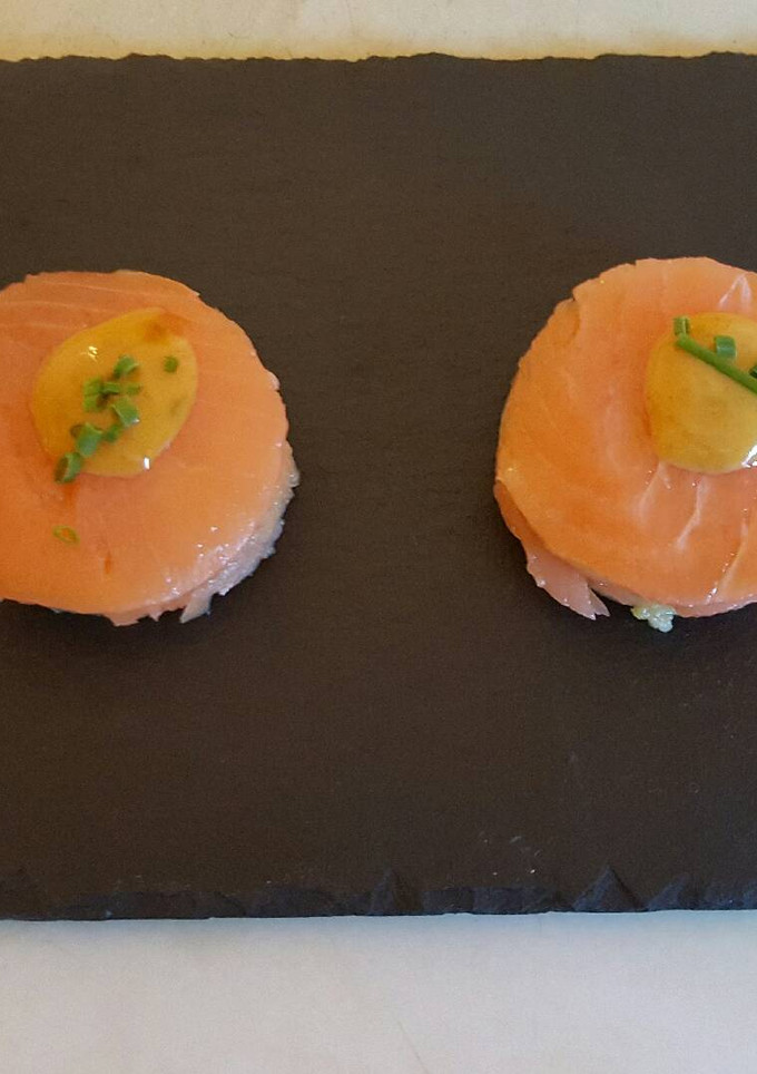 Una foto de Milhojas De Salmón Noruego