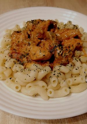 Csirkés gombapaprikás házi lecsóval recept fotója