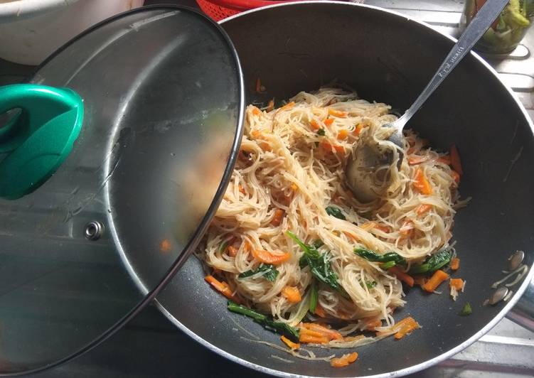 Resep Bihun beras goreng spesial ala mama' Yumna, Bikin Ngiler