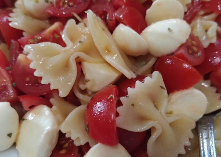 Farfalle pomodorini e mozzarelline