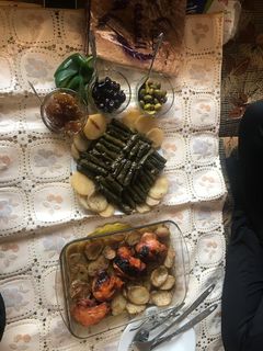 صورة لوصفة ورق عنب وصينية دجاج وبطاطا