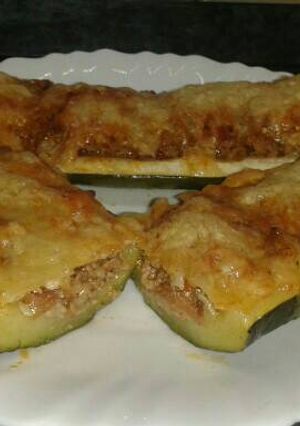 Kölessel töltött cukkini recept fotója