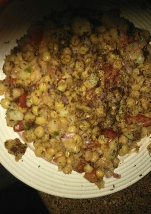 A picture of Chatpati chana chat.