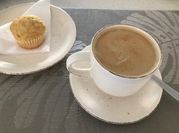 Una foto de cafe con leche