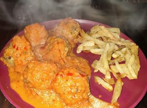 Una foto de Albóndigas de soja texturizada con salsa de tomate casera
