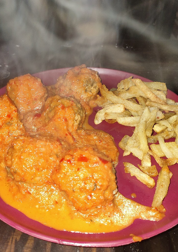 Una foto de Albóndigas de soja texturizada con salsa de tomate casera