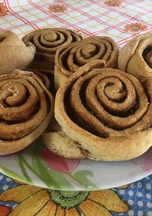 Una foto de Rolls de canela con harina integral