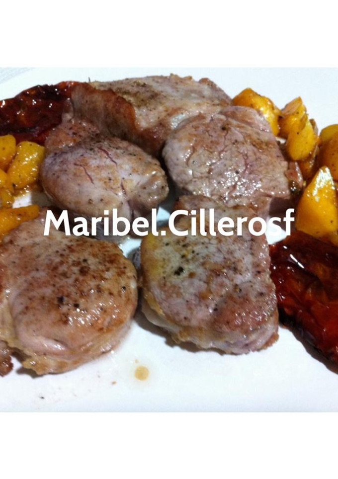 Una foto de Solomillo de cerdo a la plancha con guarnición