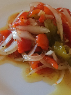 Una foto de Pipirrana. Ensalada de pimientos
