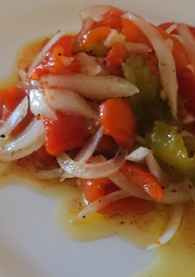 Una foto de Pipirrana. Ensalada de pimientos