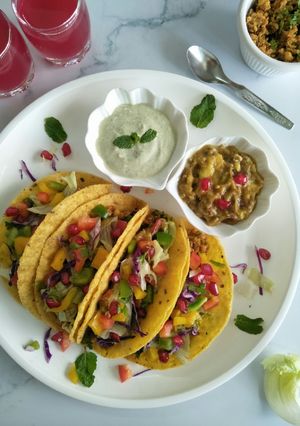 A picture of Indian tacos.