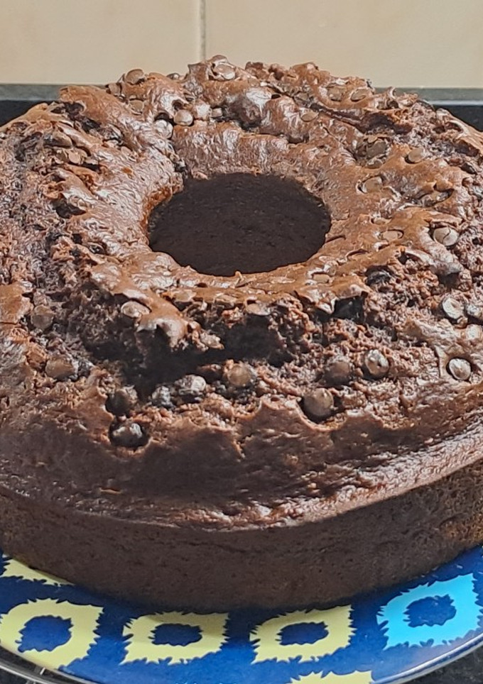Una foto de Torta húmeda de bananas, cacao y café