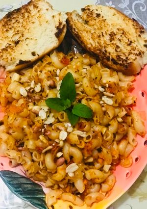A picture of Macroni Masti.