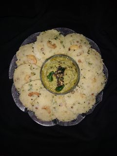 सूजी दही की इडली (Suji Dahi ki Idli recipe in hindi) रेसिपी मुख्य फोटो