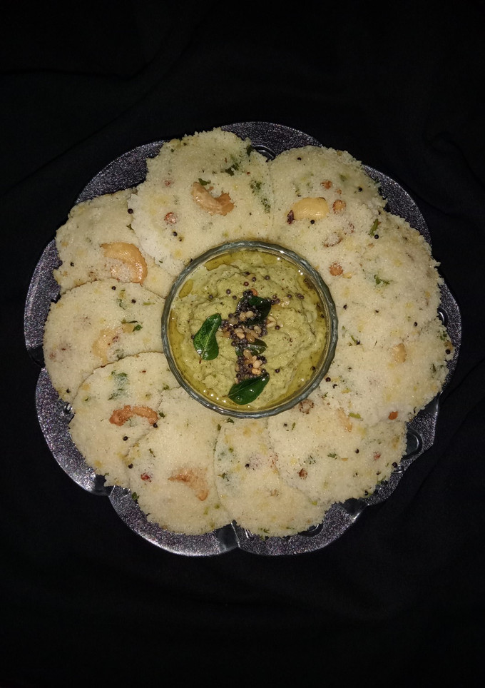 सूजी दही की इडली (Suji Dahi ki Idli recipe in hindi) रेसिपी मुख्य फोटो