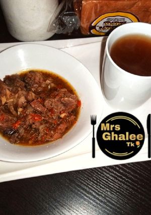 A picture of Ram meat pp soup with black tea.