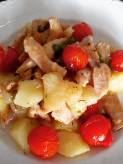 Una foto de Salteado de pollo a la hortelana