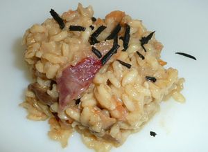 Una foto de Risotto de trufa negra y boletus edulis