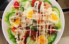 Salad tôm trứng cho bữa trưa