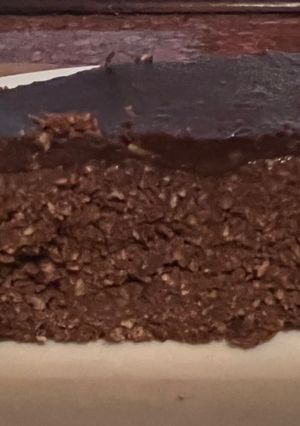 Una foto de TORTA DE CHOCOLATE, COCO y BAGAZO DE ALMENDRAS con cobertura de chocolate (sin gluten ni lácteos)