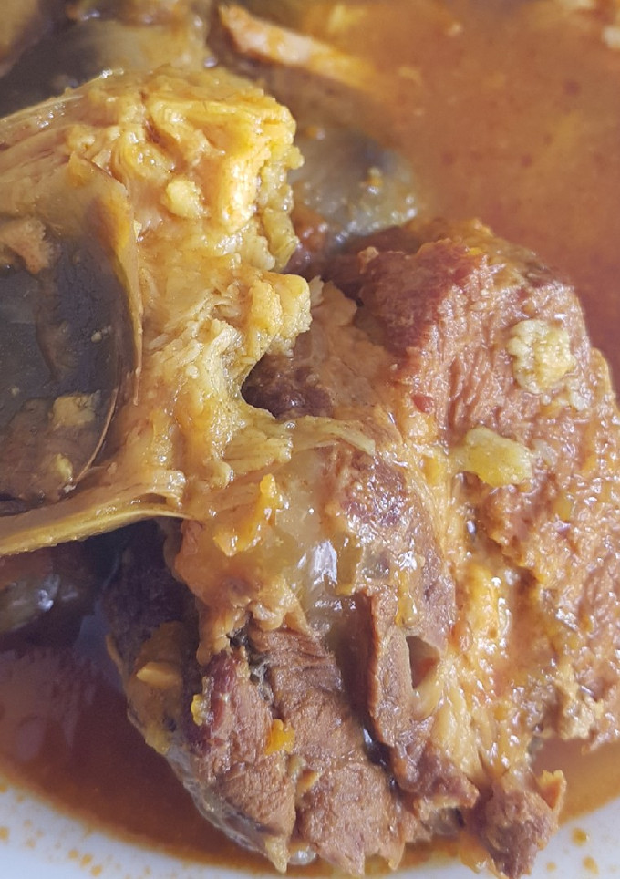 Una foto de Guiso de costillas con patata y alcachofas